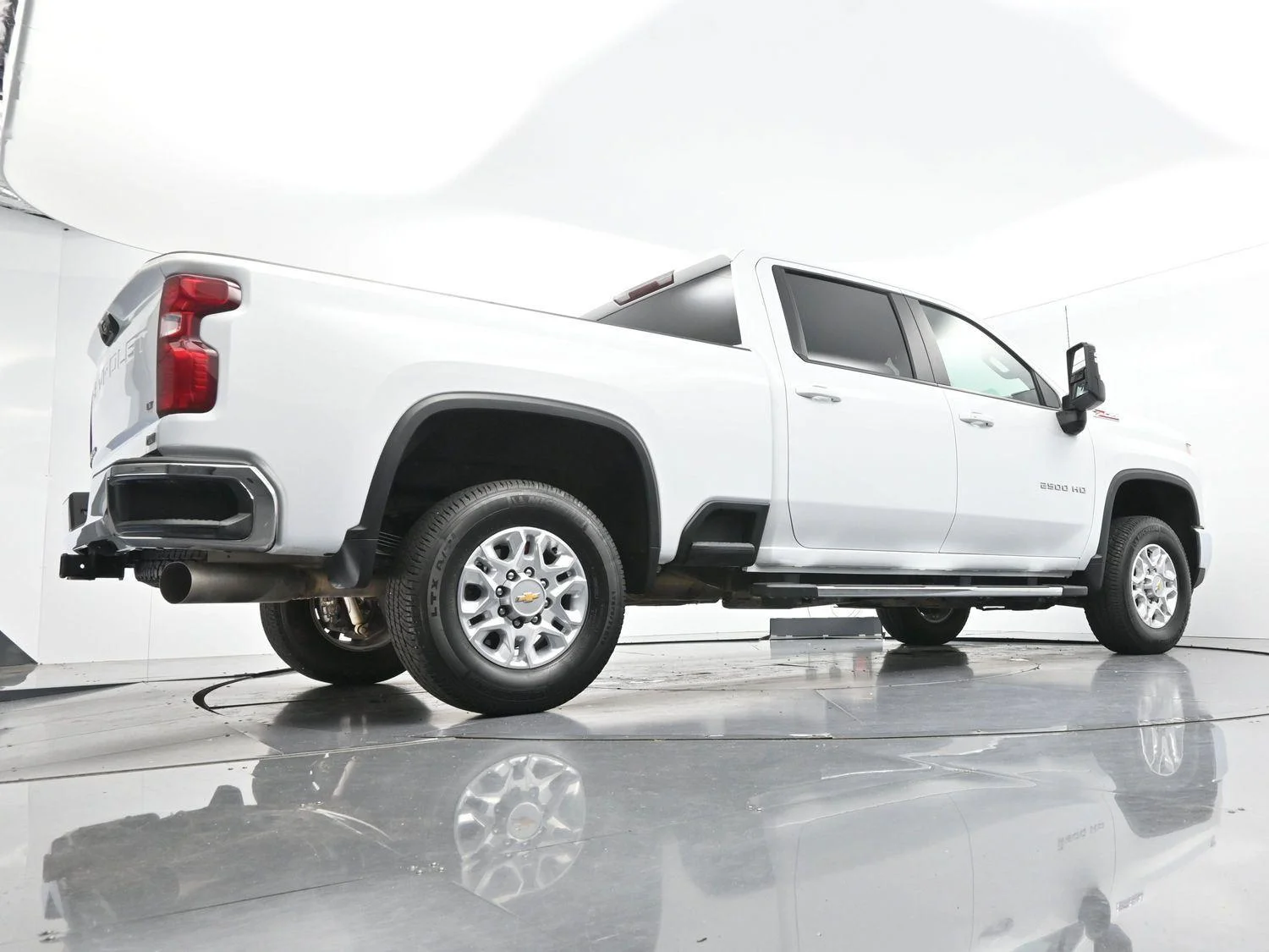 Used 2025 Summit White Chevrolet LT image 44