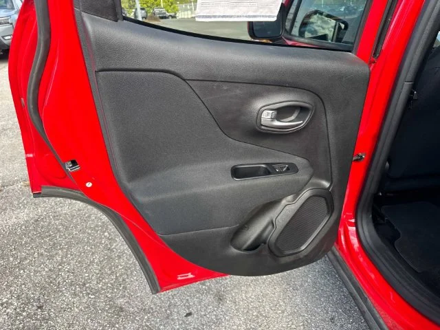 Used 2020 Red Jeep Latitude image 19