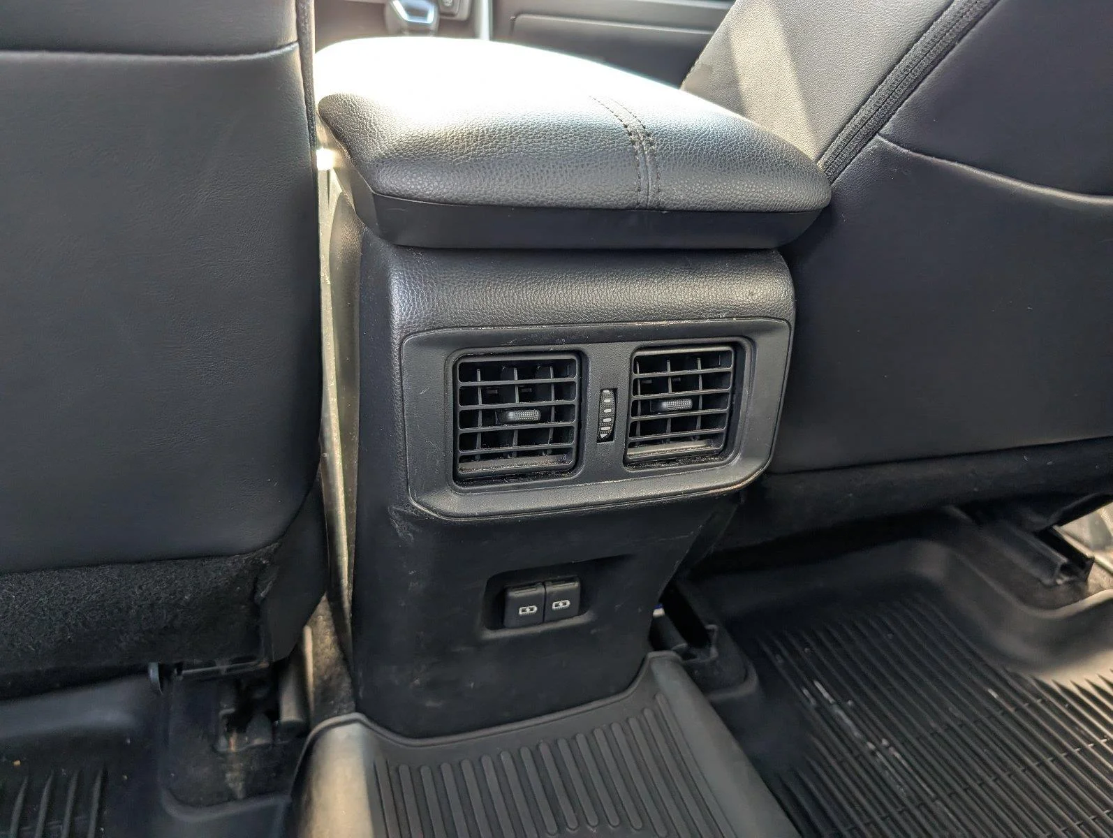 Used 2023 Lunar Rock Toyota XLE Premium image 30
