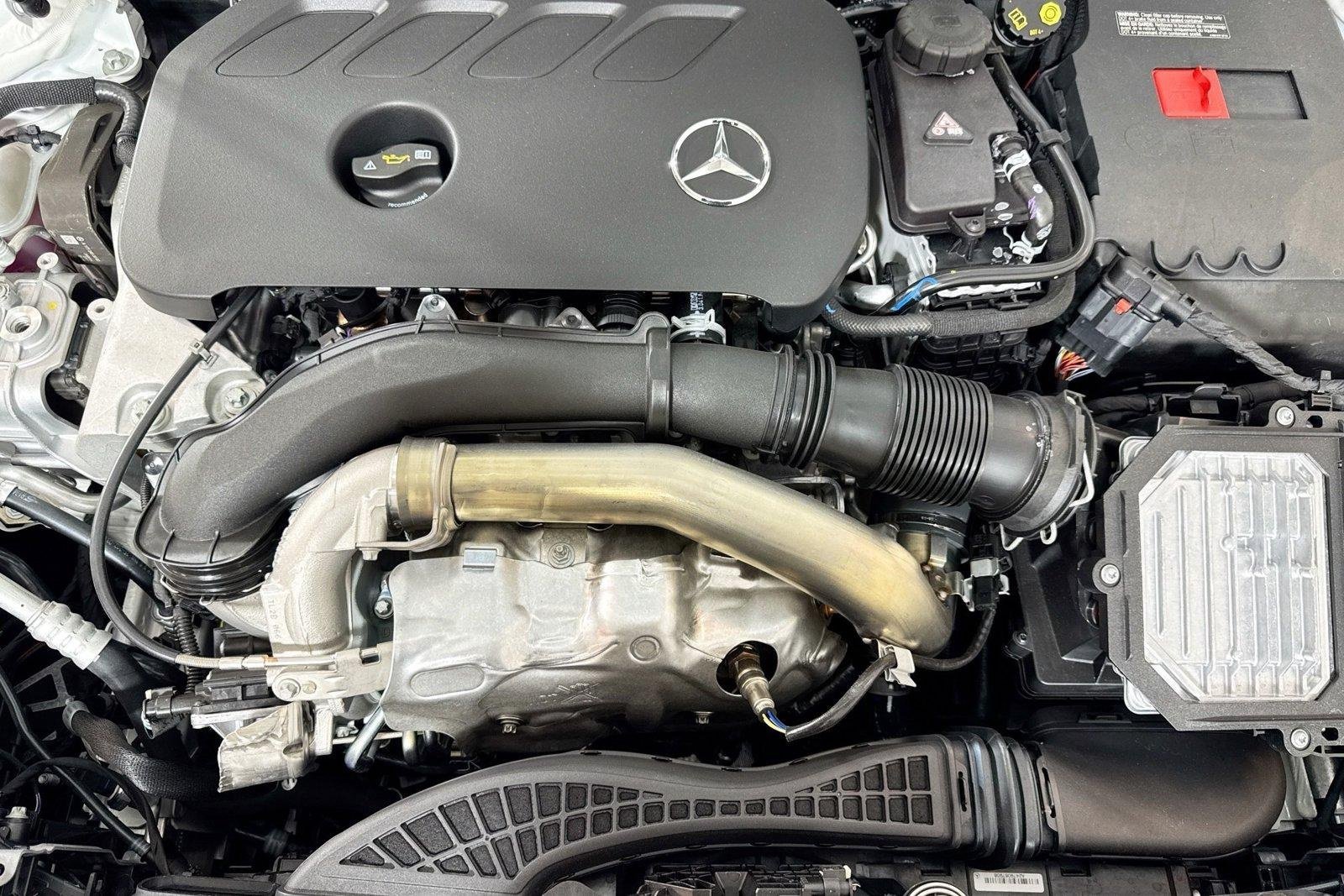 New 2026 Polar White Mercedes-Benz GLB 250 image 28