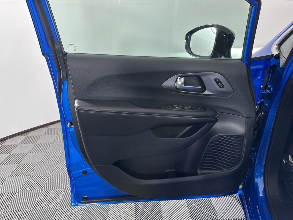 New 2026 Hydro Blue Pearl-Coat Exterior Paint Chrysler Select image 30