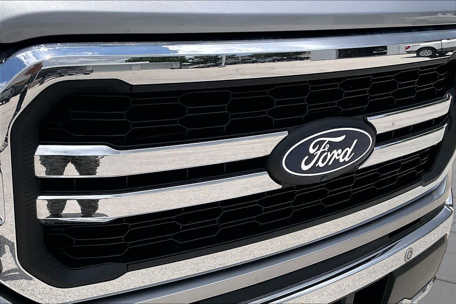 Used 2024 Iconic Silver Ford LARIAT image 29