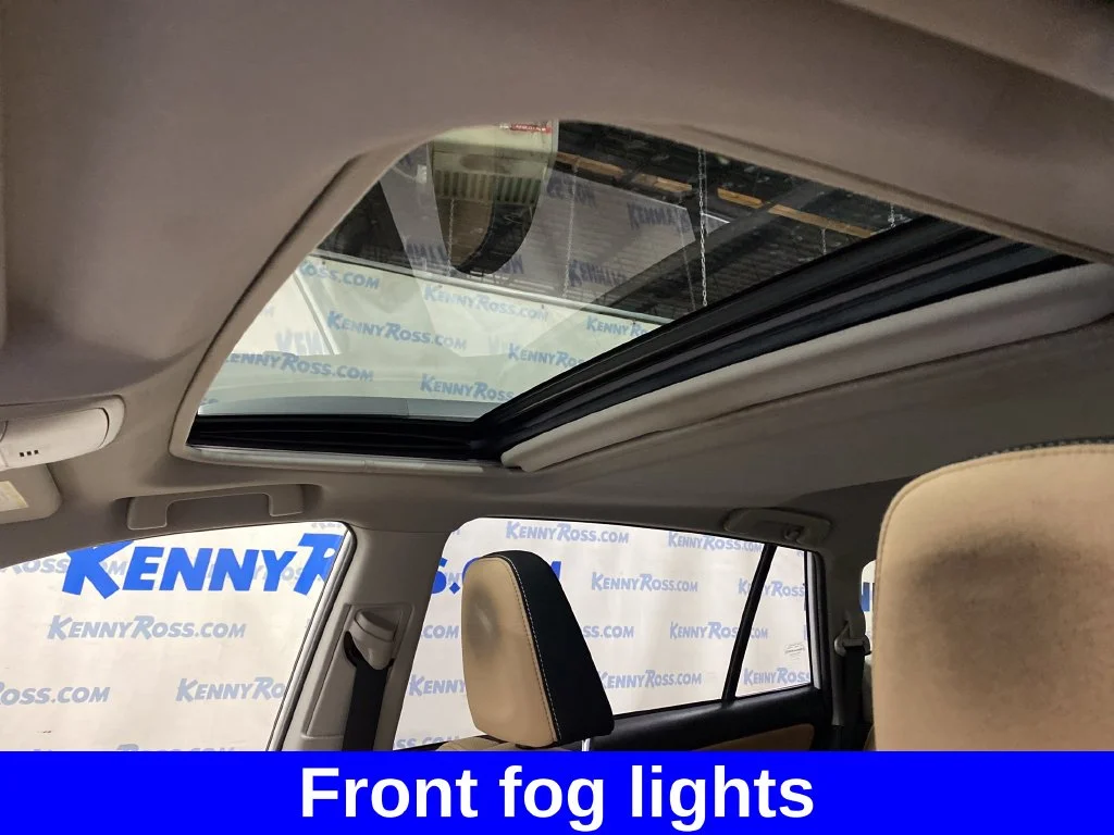 Used 2018 White Toyota XLE image 10