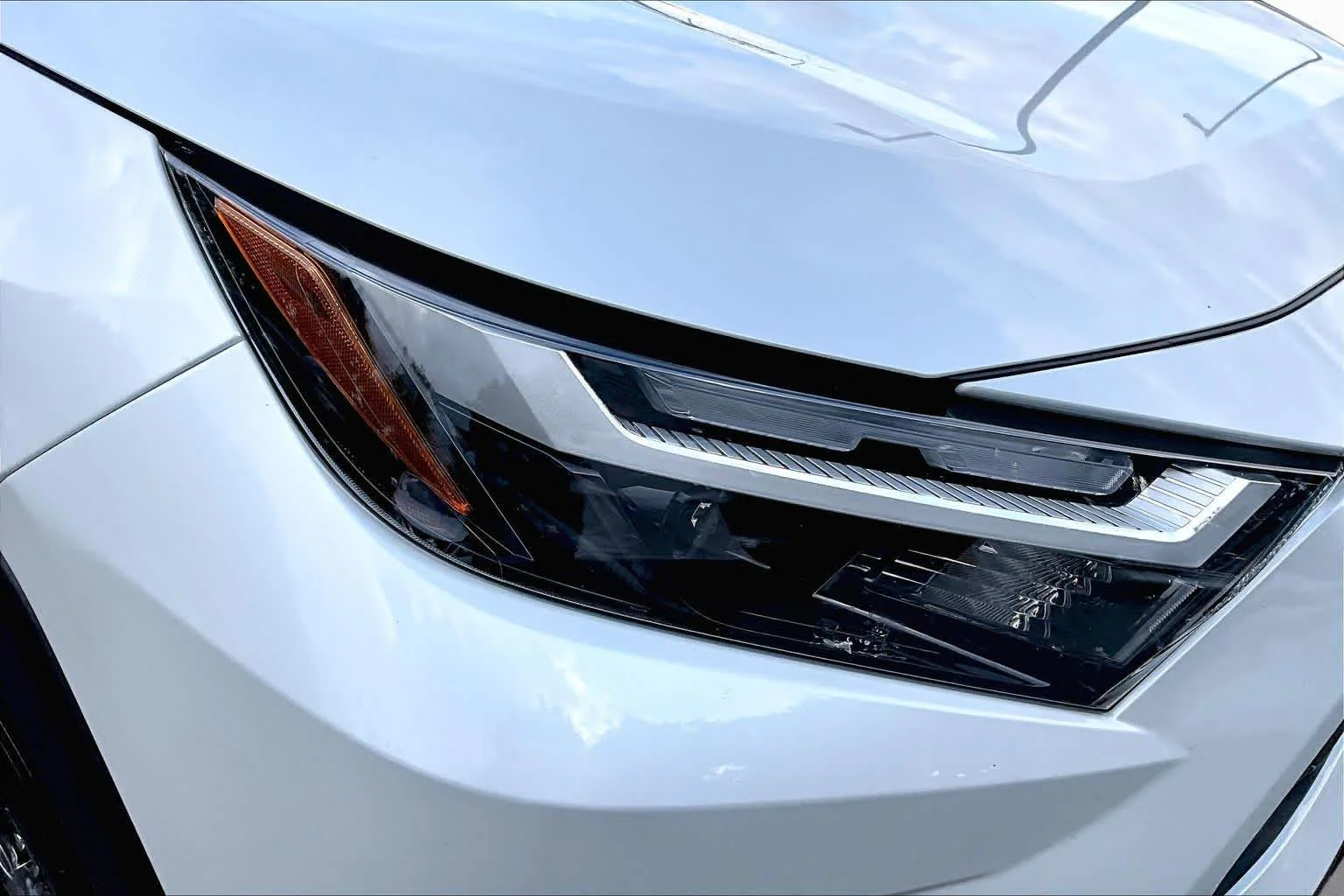 Certified Used 2024 Wind Chill Pearl Toyota Hybrid XLE Premium image 26