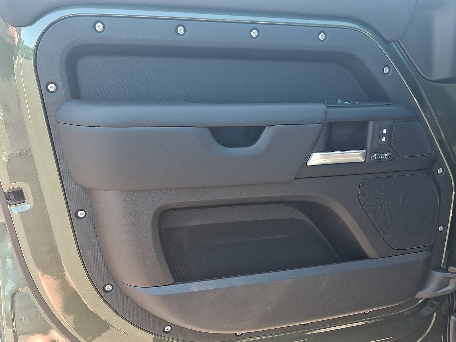 New 2026 Woolstone Green Land Rover X-Dynamic SE image 7