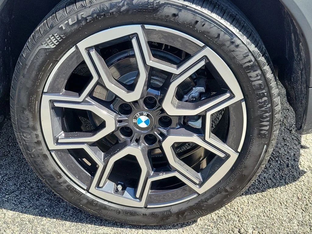Used 2026 White BMW xDrive28i image 15