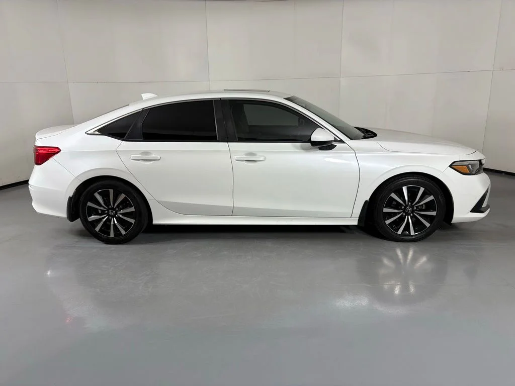 Used 2022  Honda EX image 9