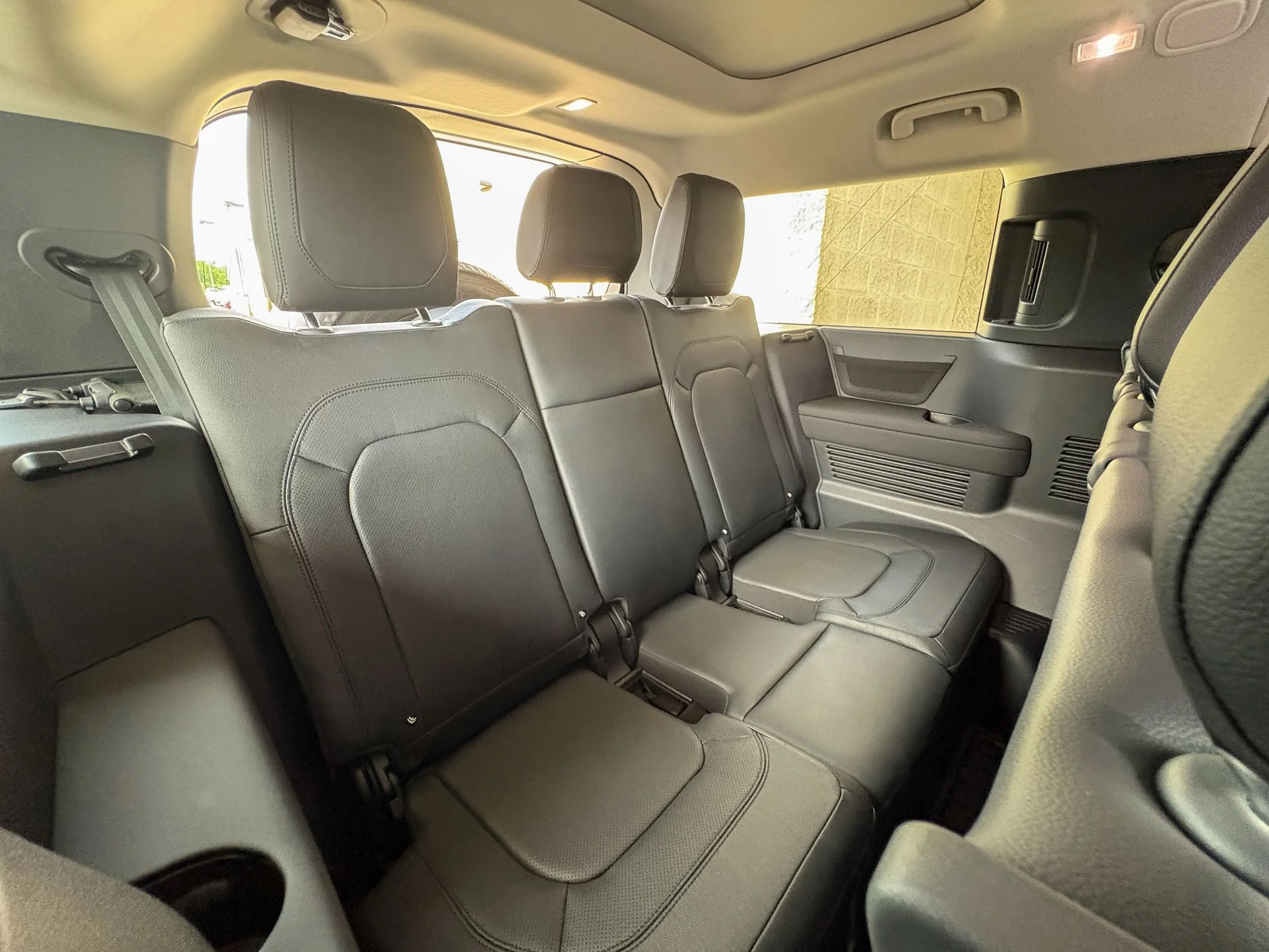 Used 2024 Gray Land Rover P300S image 31