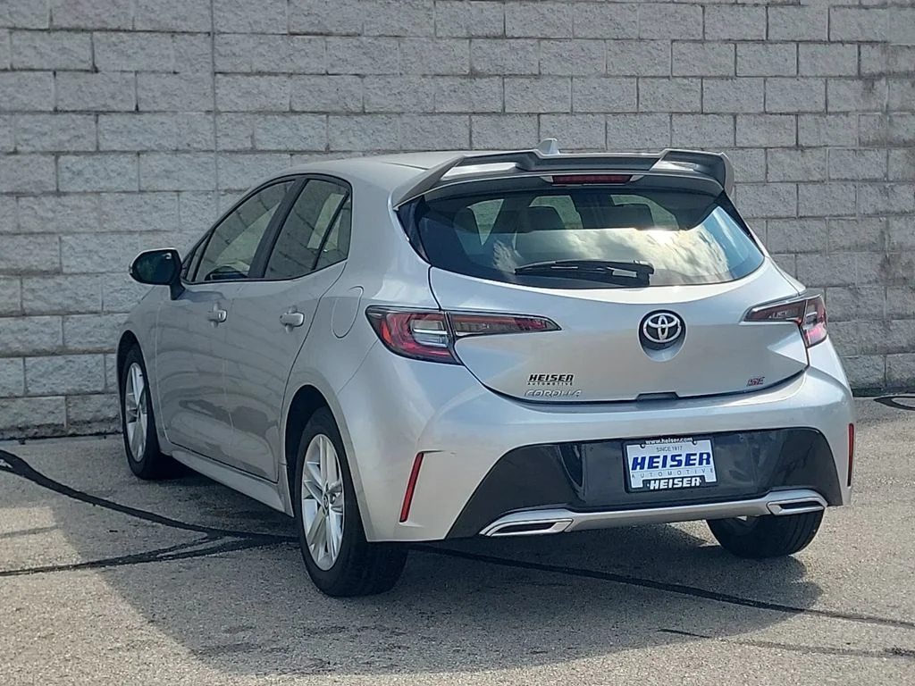 Used 2019 Silver Toyota SE image 11