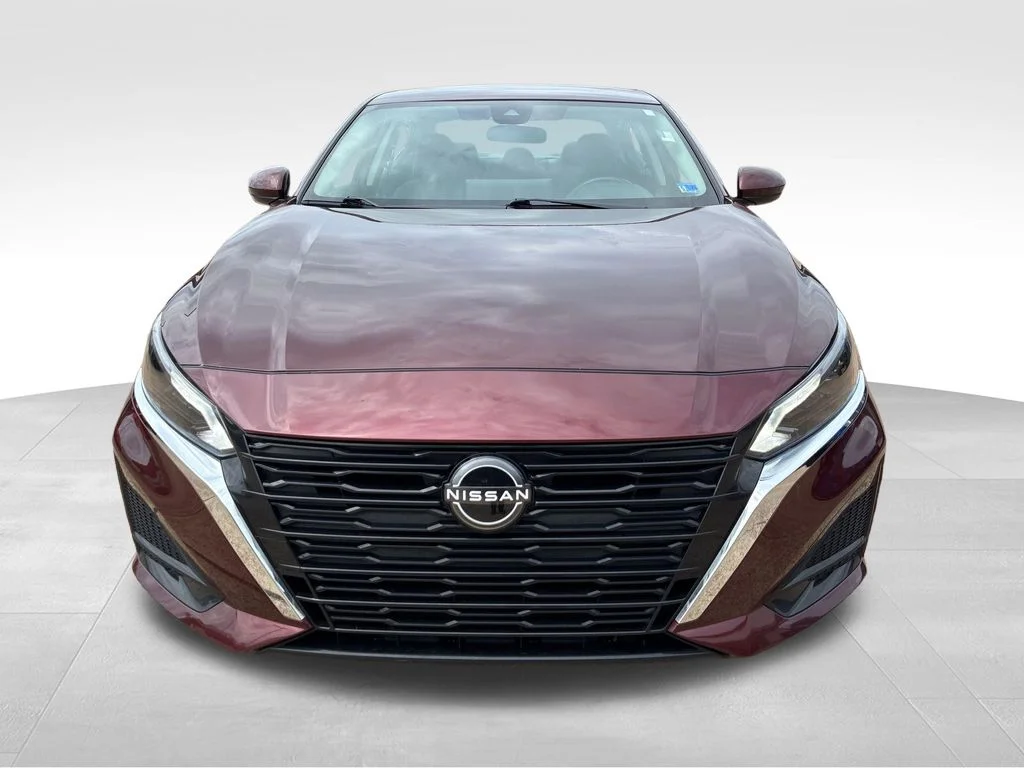 Used 2024 Red Nissan 2.5 SV image 9