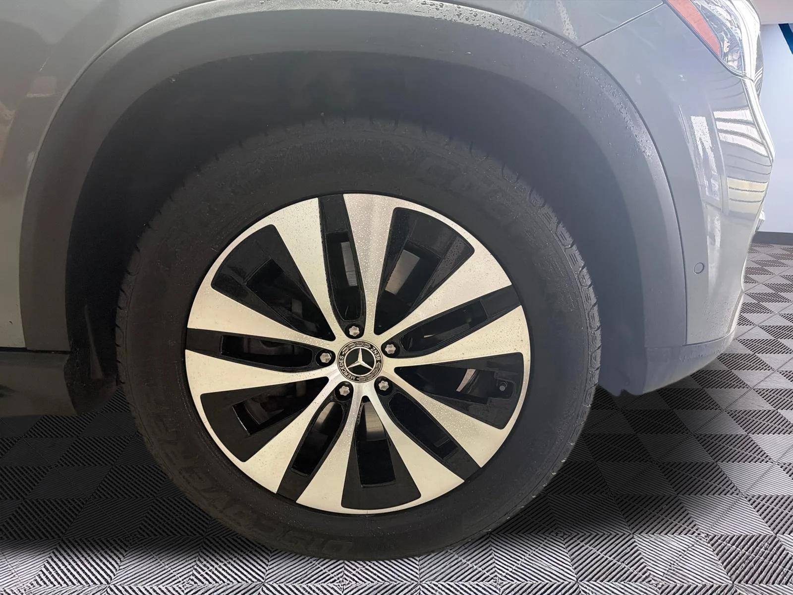 Certified Used 2025 02992 Mercedes-Benz GLE 450 4MATIC SUV image 3