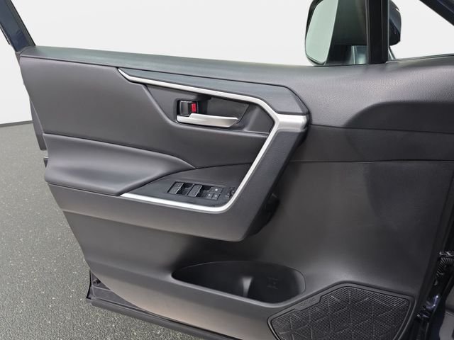 Certified Used 2025  Toyota XLE image 24