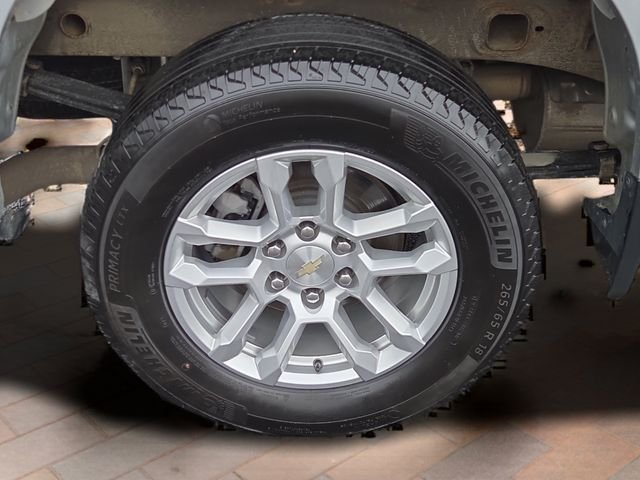Used 2022 Silver Ice Metallic Chevrolet LT image 4