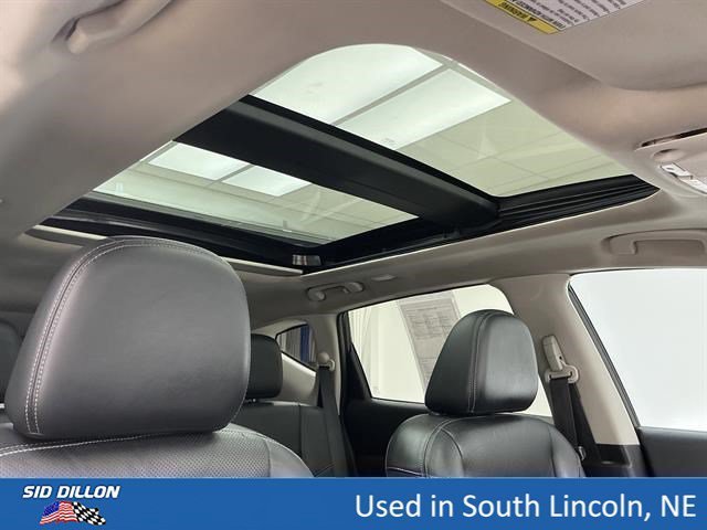 Used 2015 Gun Metallic Nissan SL image 24