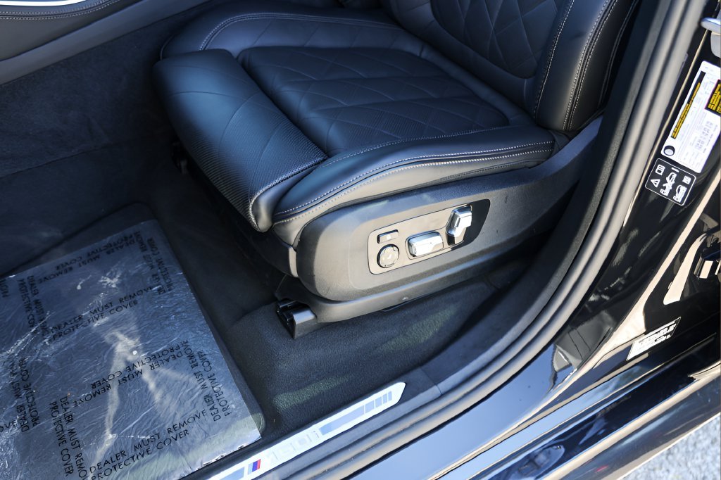 2026 BMW X5 M60i - Photo 8