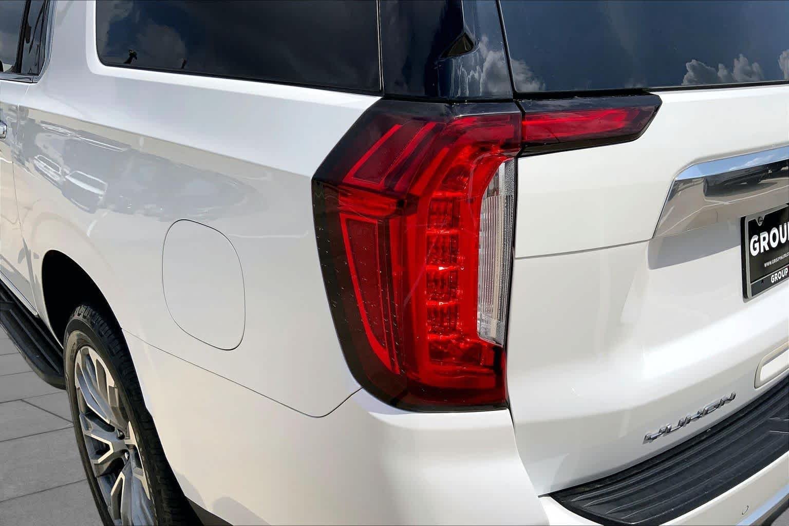 Used 2021 WHITE FROST TRICOAT GMC Denali image 28