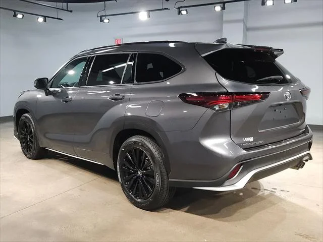 Certified Used 2025 MAGNETIC GRAY MET. Toyota  image 5