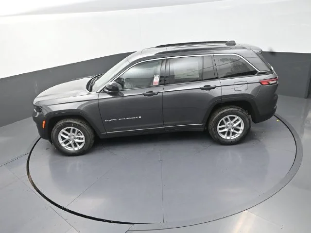 New 2026 Baltic Gray Metallic Clear-Coat Exterior Paint Jeep Laredo X image 13