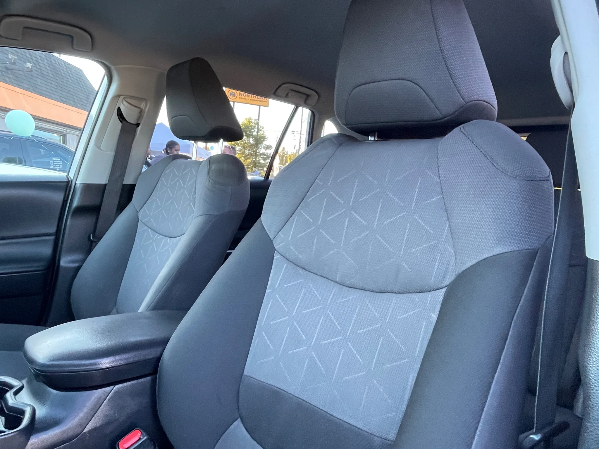 Used 2021 Super White Toyota Hybrid XLE image 17