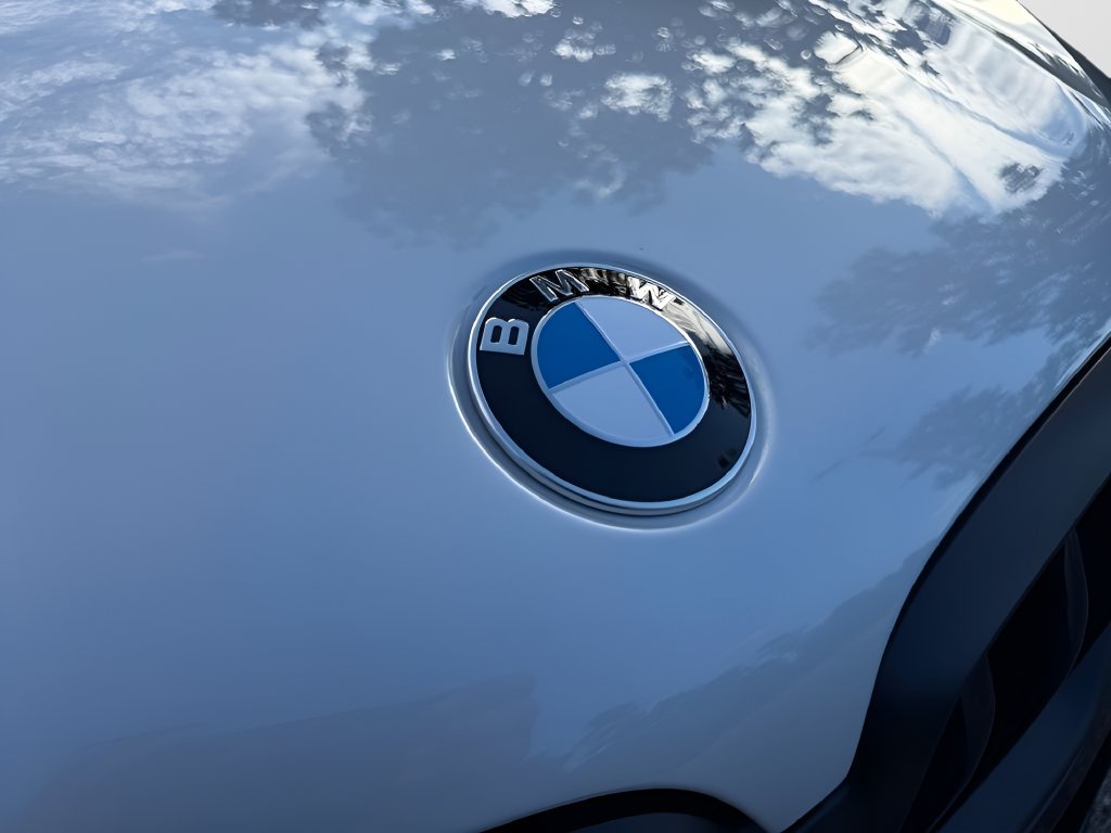 New 2027 White BMW xDrive40i image 28
