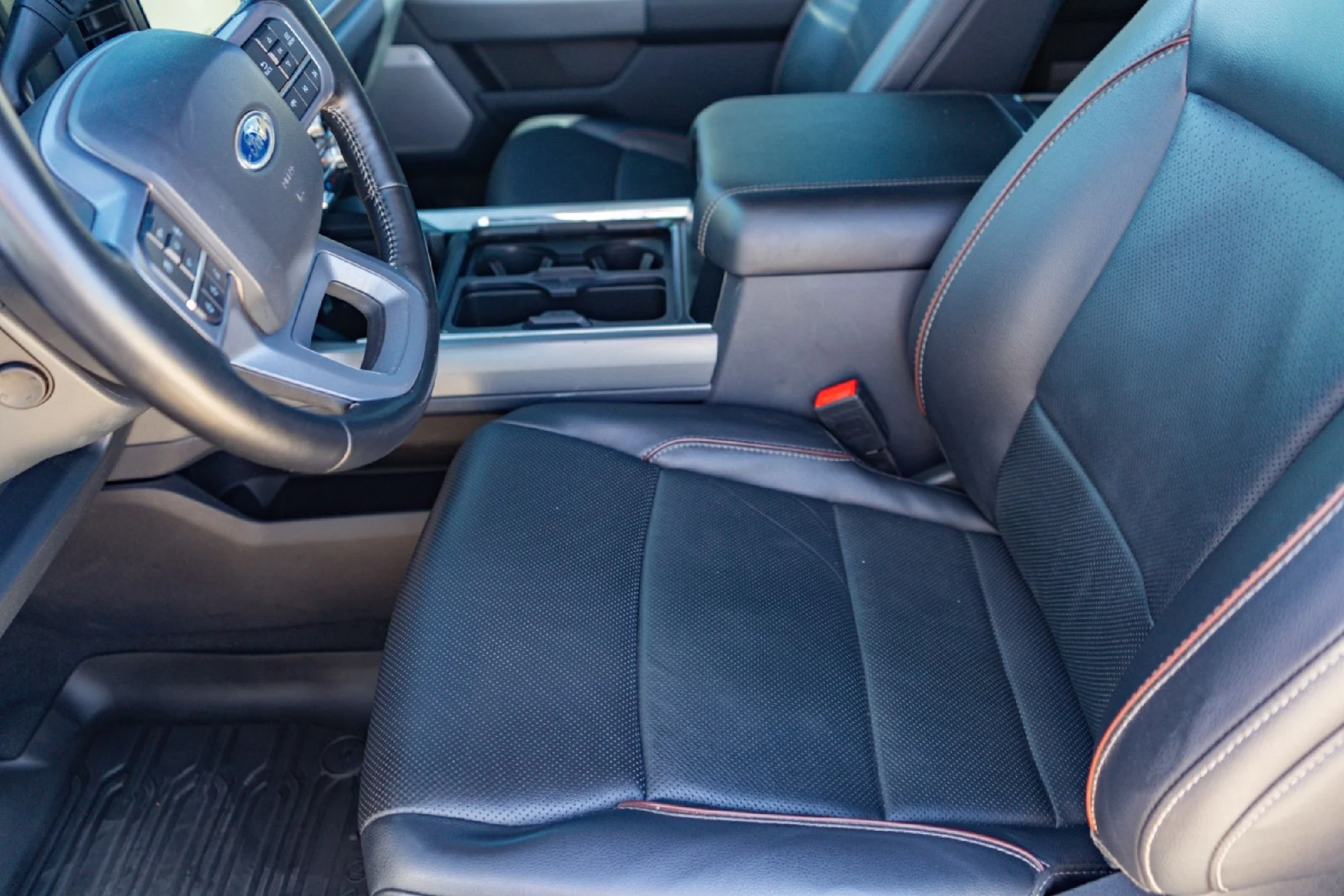 Used 2023 Silver Ford Lariat image 9