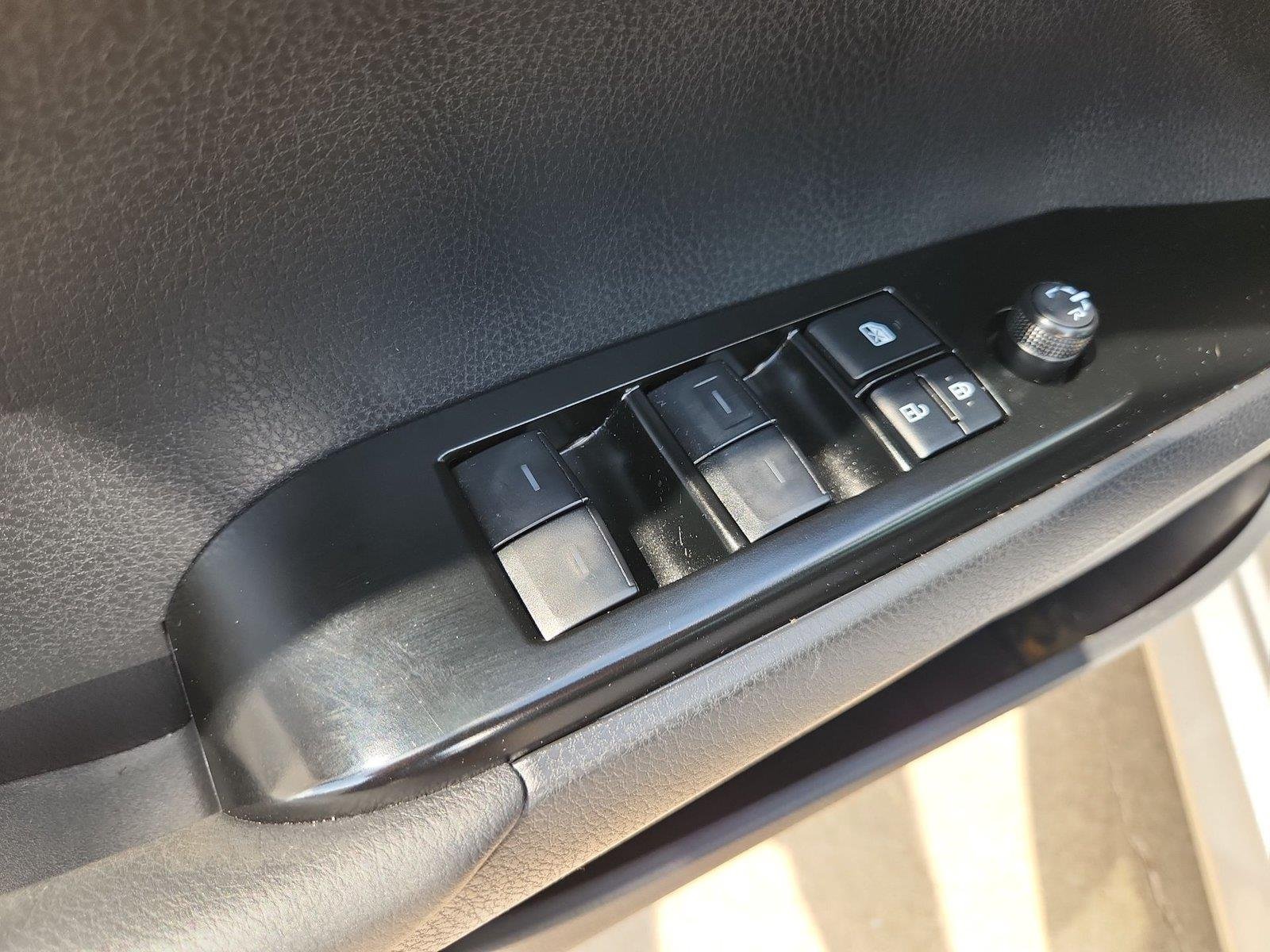 2025 Toyota Camry photo 24 of 34