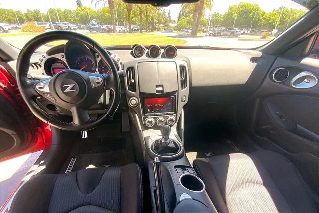 Used 2020 Passion Red Nissan Base image 15