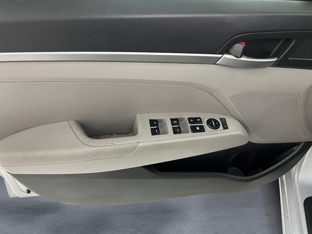 Used 2017 Silver Hyundai SE image 12