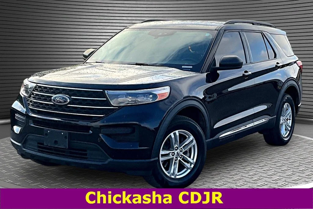 Used 2022 Black Ford XLT image 2