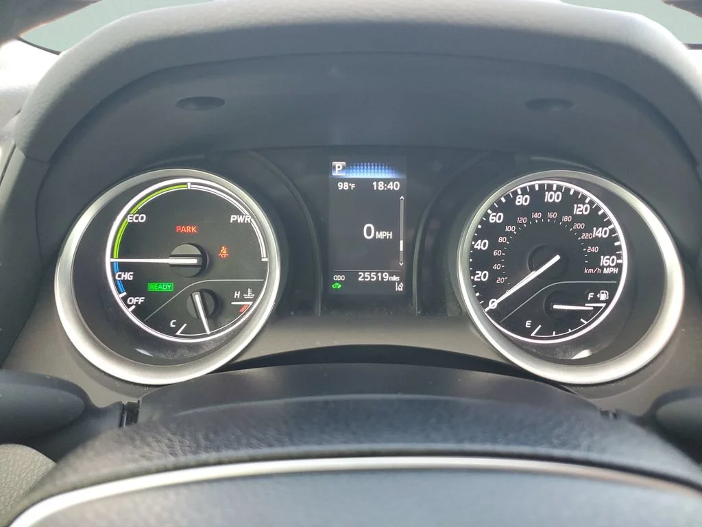 Used 2022 White Toyota LE Hybrid image 21