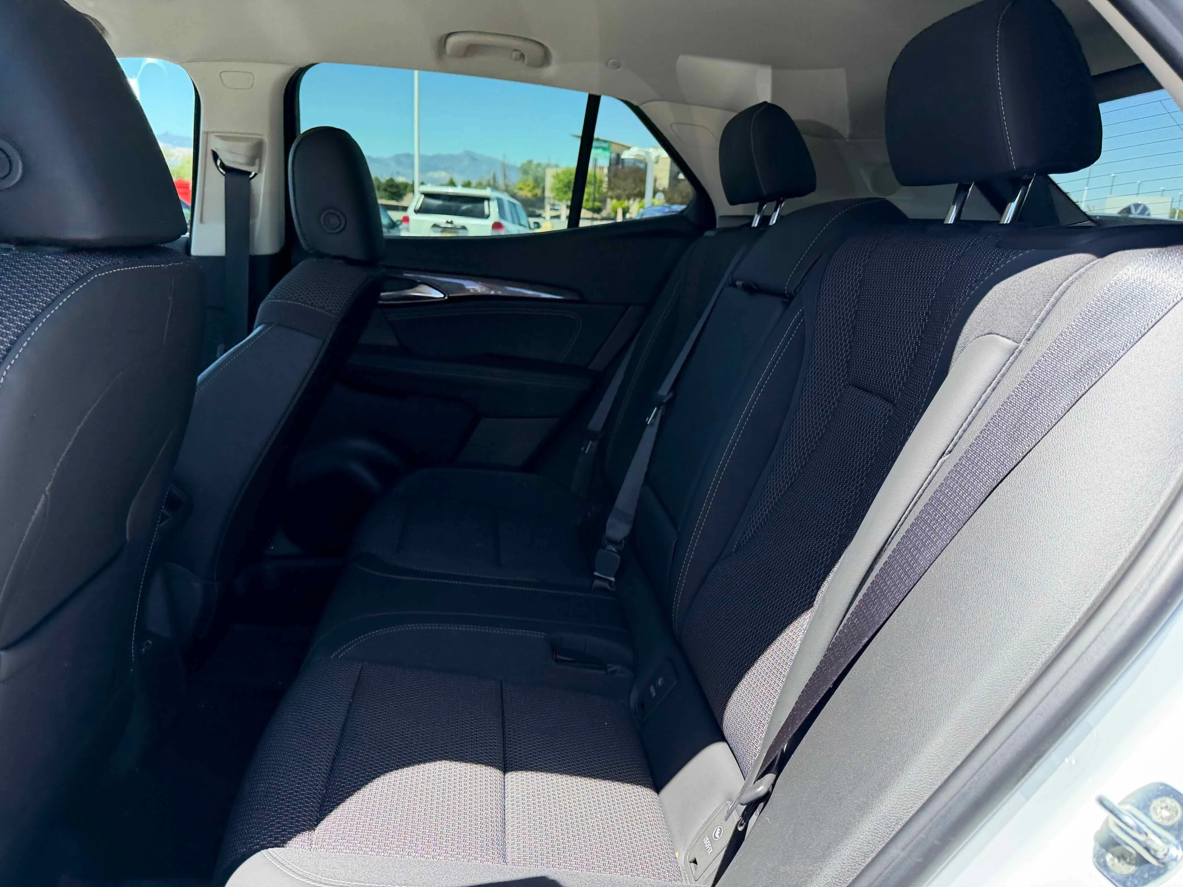 Used 2022 Summit White Buick Preferred image 28