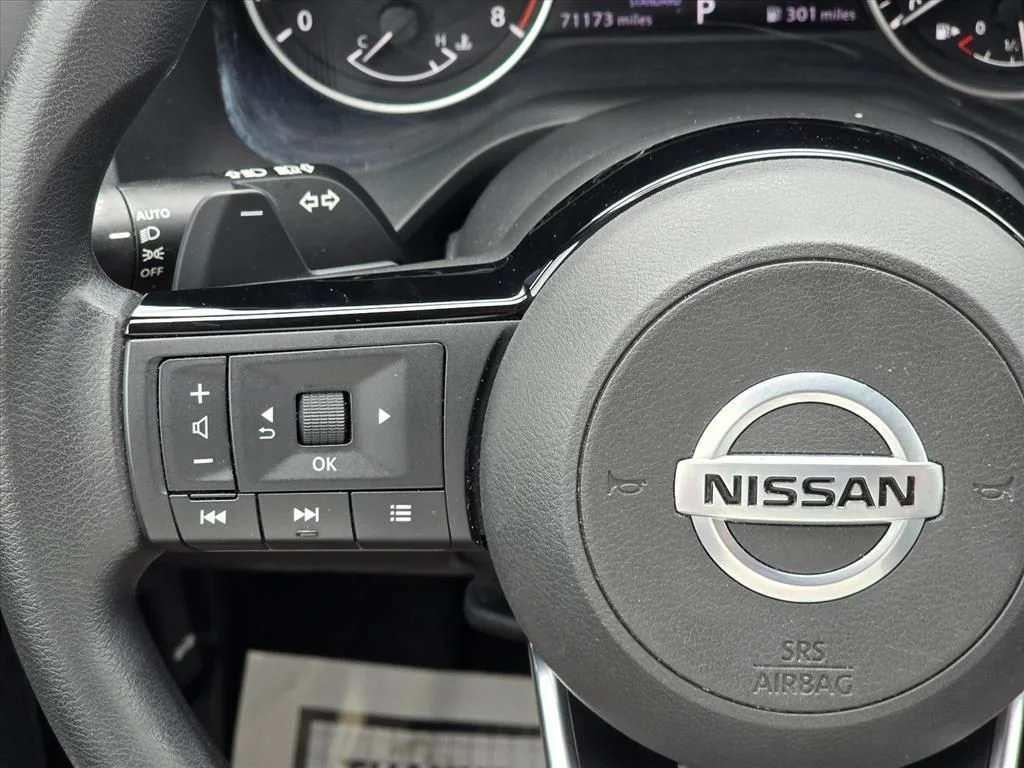 Used 2021 Blue Nissan SV image 15