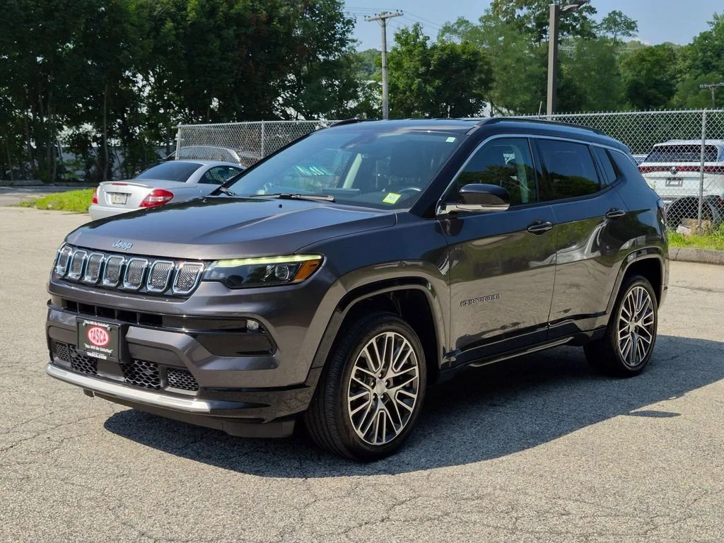 Used 2022 Gray Jeep Limited image 10