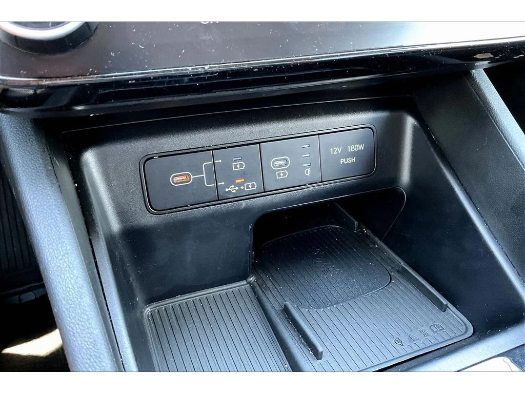 Used 2025  Hyundai SEL Convenience image 23