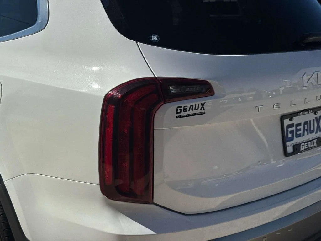 Used 2025 White Kia S image 13