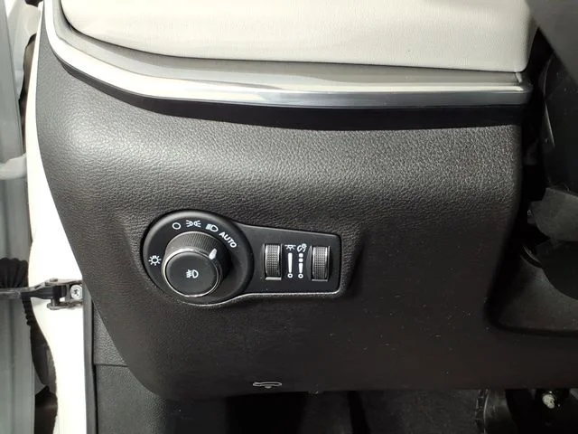 Used 2024 White Jeep Limited image 16