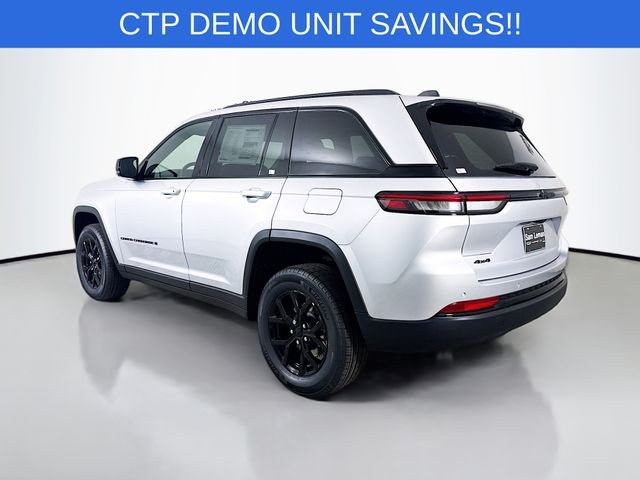 New 2025 Silver Zynith Exterior Paint Jeep Altitude X image 5
