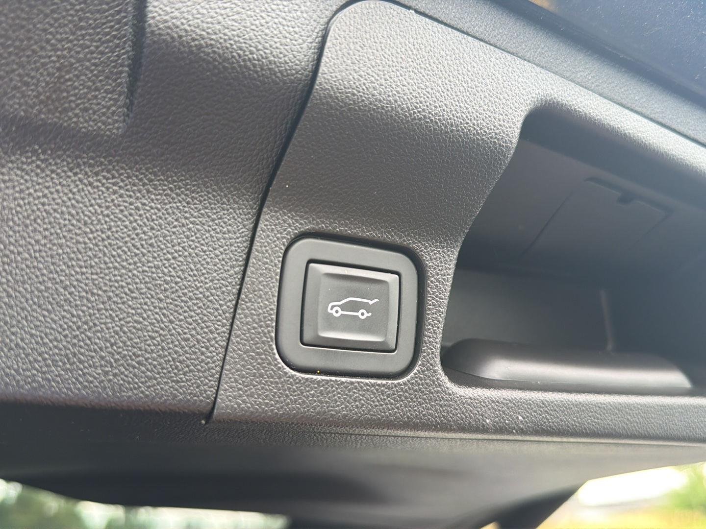 Used 2019 Ebony Twilight Metallic GMC SLT image 13
