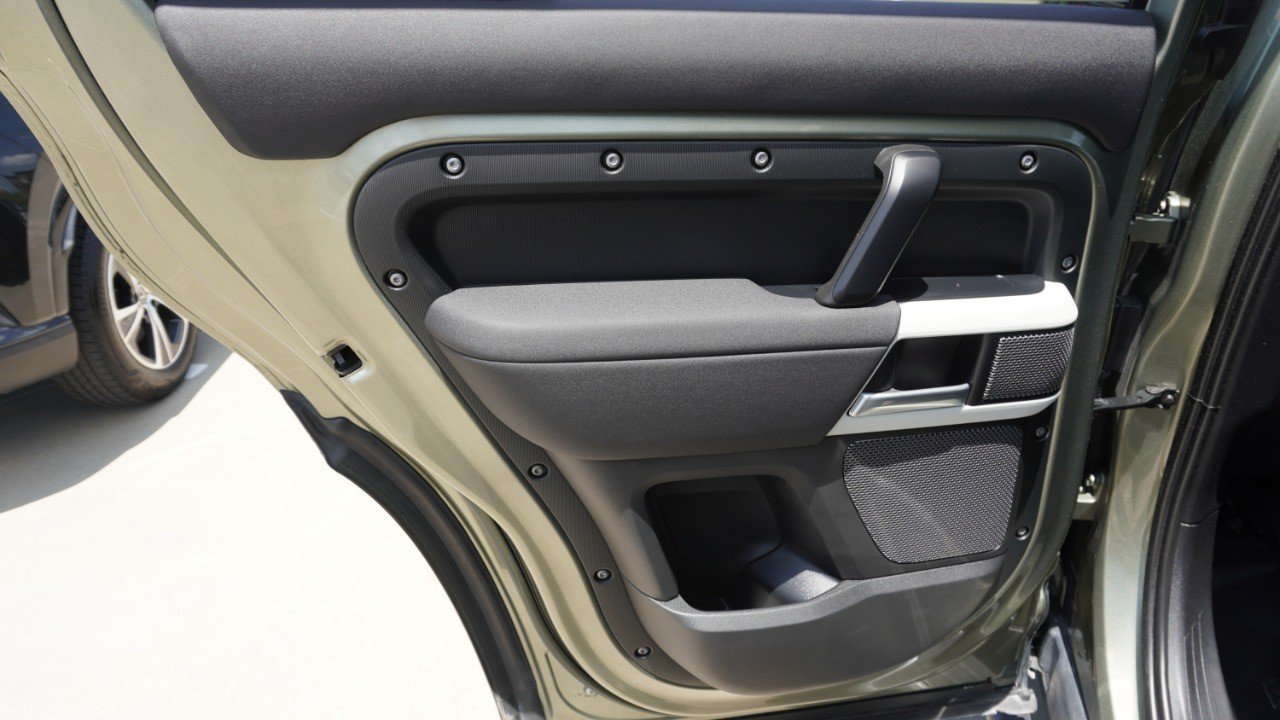 Used 2023 Green Land Rover S image 34