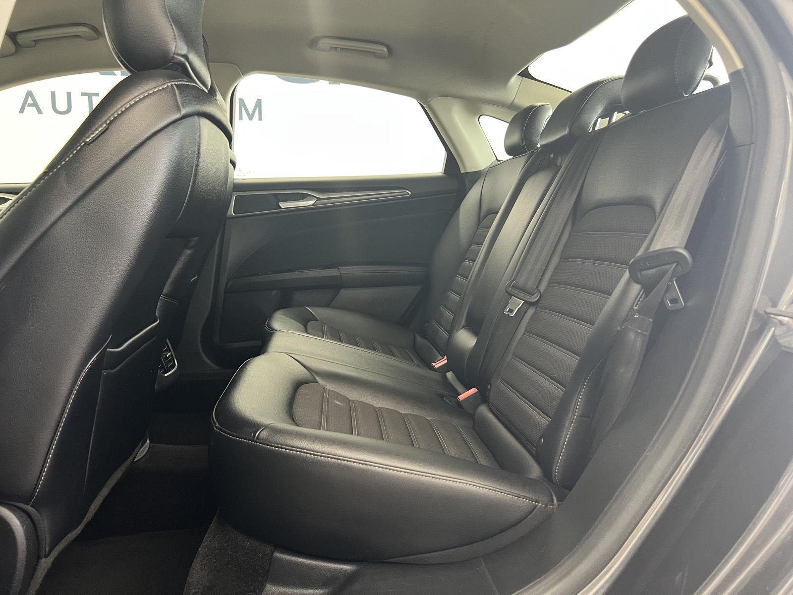 Used 2017 Magnetic Ford SE image 23