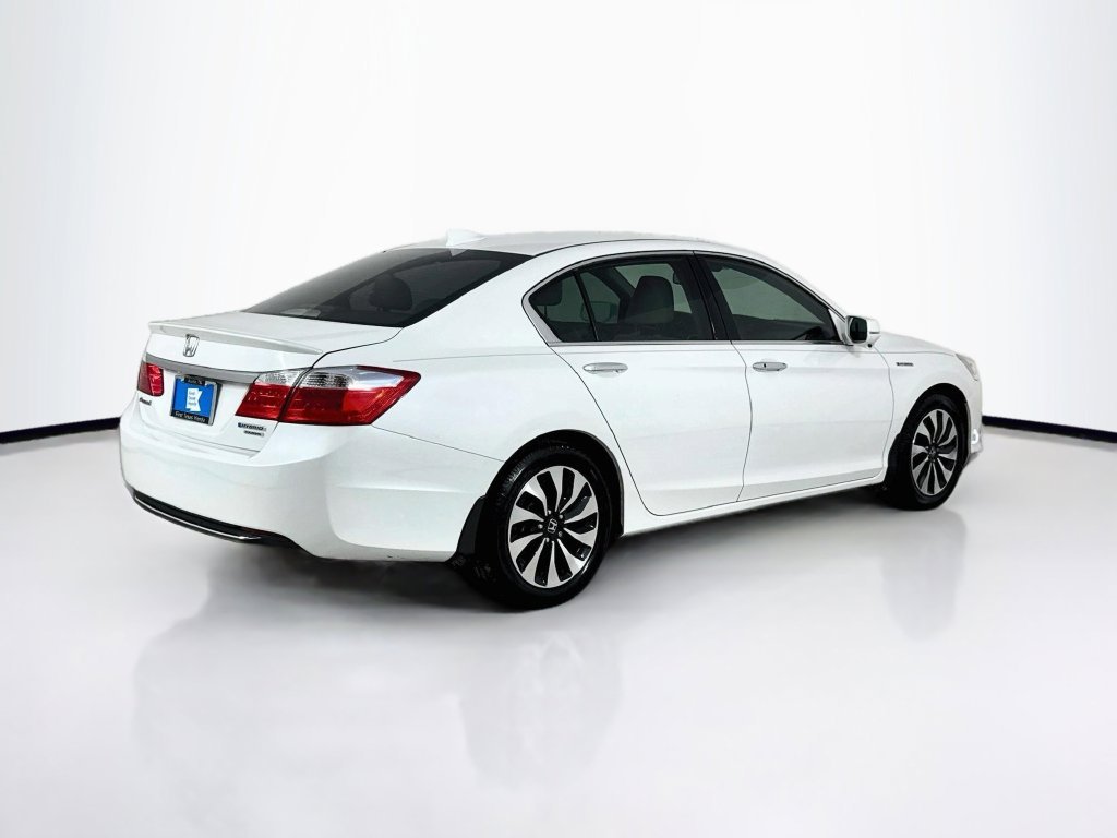 Used 2015 White Orchid Pearl Honda Touring image 7