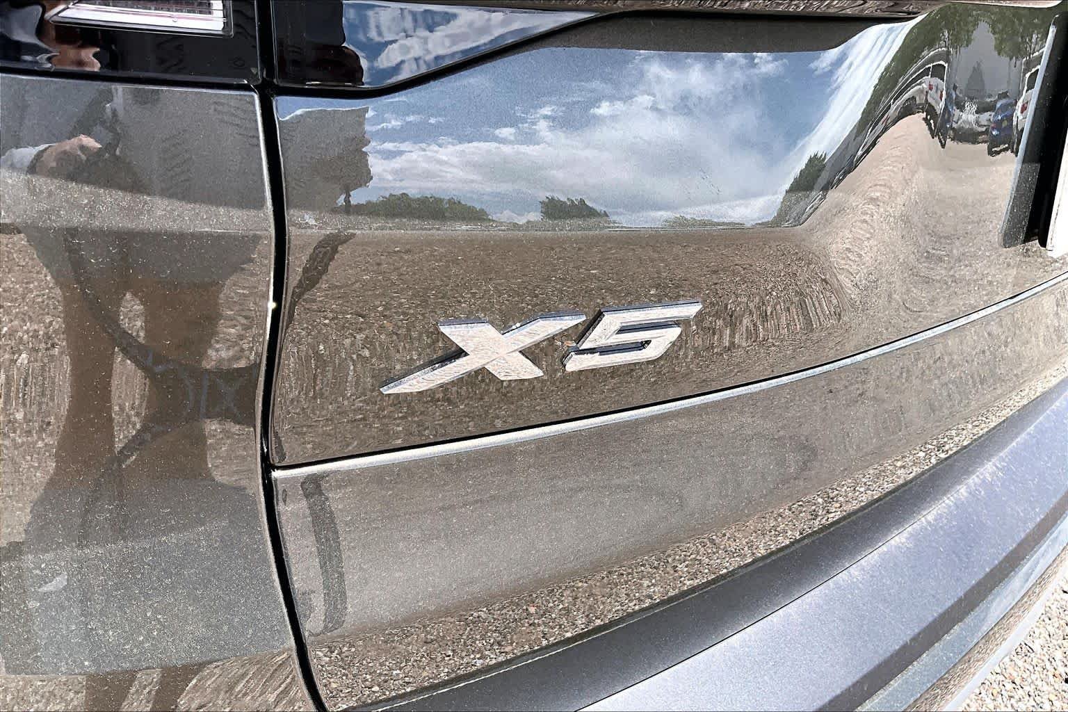 New 2026 Manhattan Green Metallic BMW xDrive50e image 15