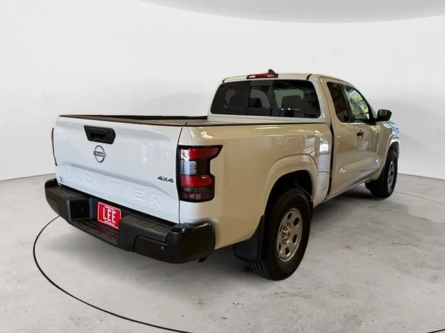 New 2026 Glacier White Nissan S image 5