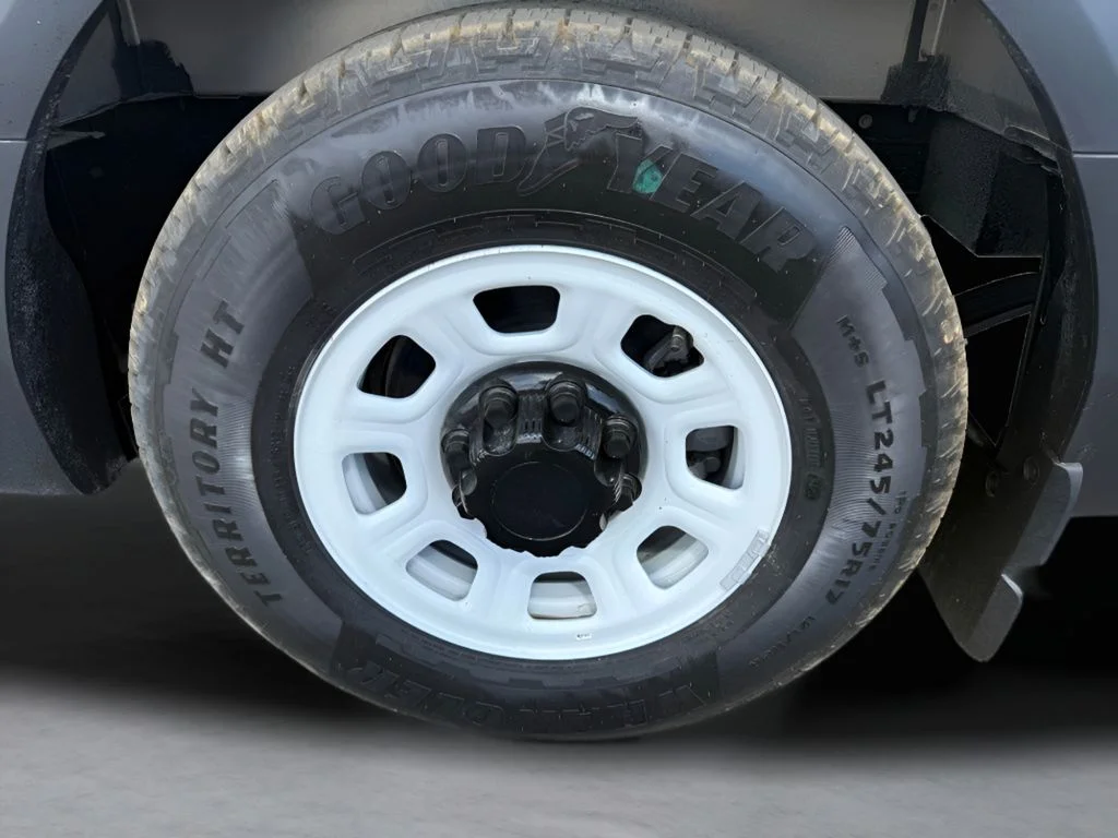 Used 2024 White BrightDrop 240HP image 26