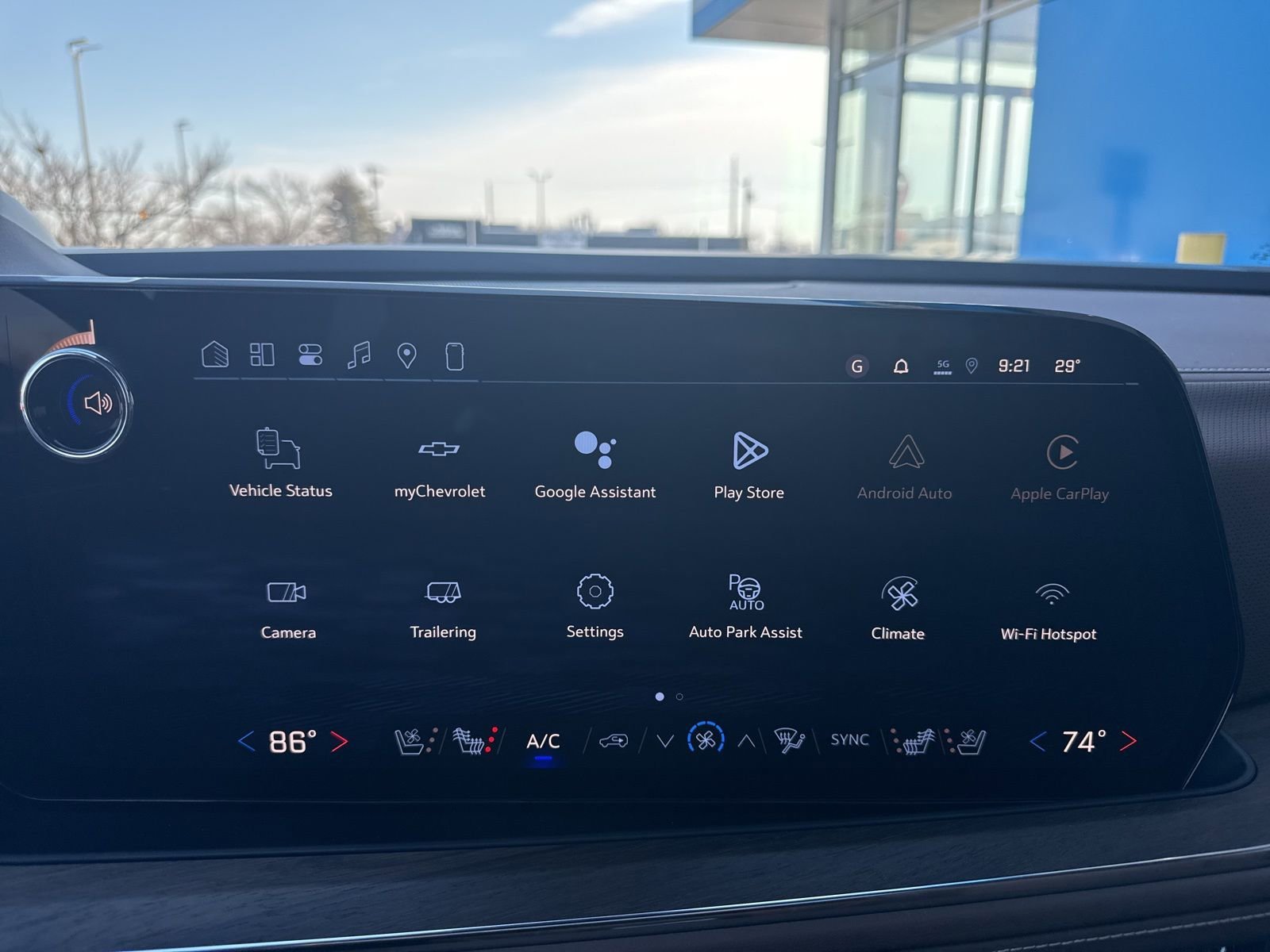 New 2026 Polar White Tricoat Chevrolet High Country Deluxe with 24in Wheels - Panoramic Sunroof - Super Cruise - Technology & Entertainment image 23