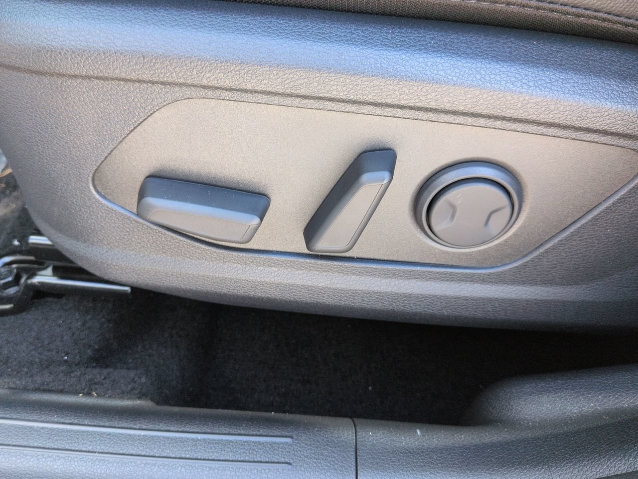 New 2027 Wolf Gray Kia EX image 22