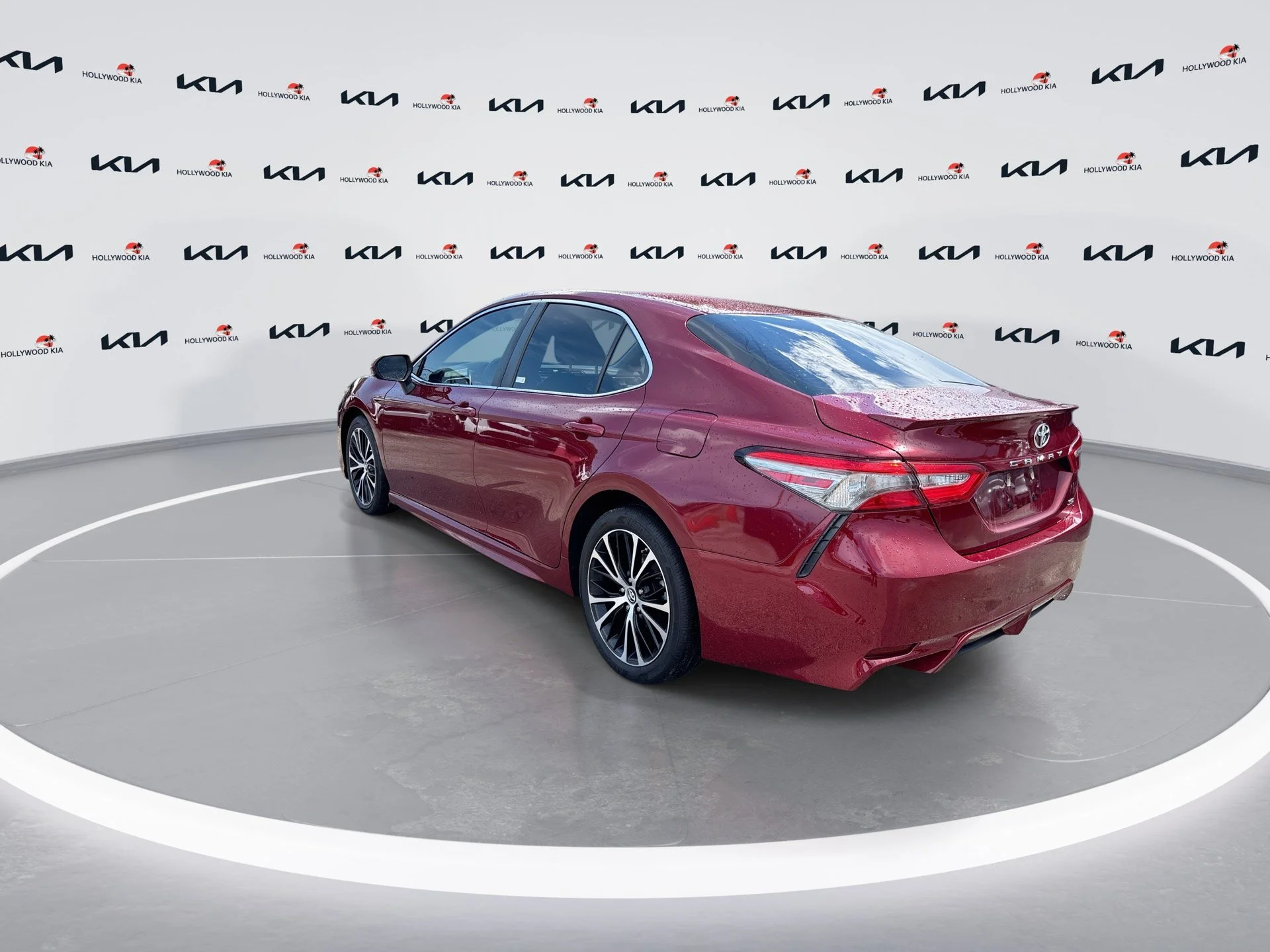 Used 2018 Pearl Toyota SE image 6