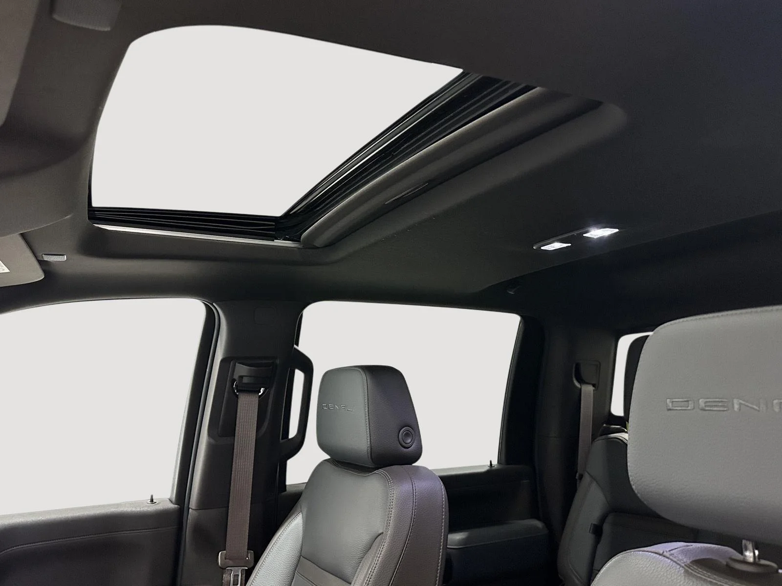 Used 2023 ONYX BLACK GMC Denali image 17