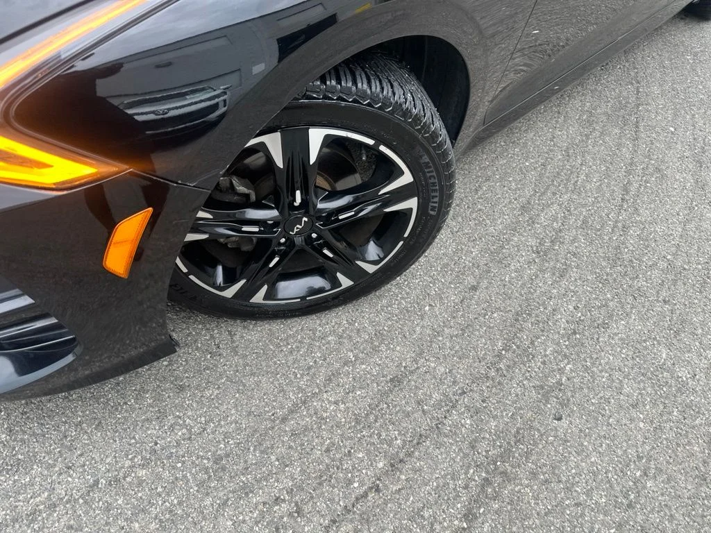 Used 2022 Black Kia GT-Line image 2