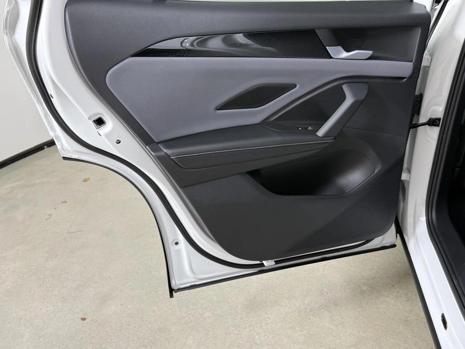 New 2026 Pure White Volkswagen SE image 23